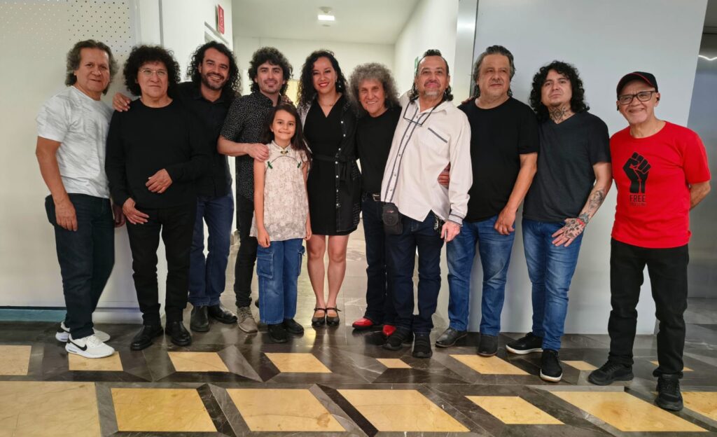 artistas latinos en el concierto de illapu